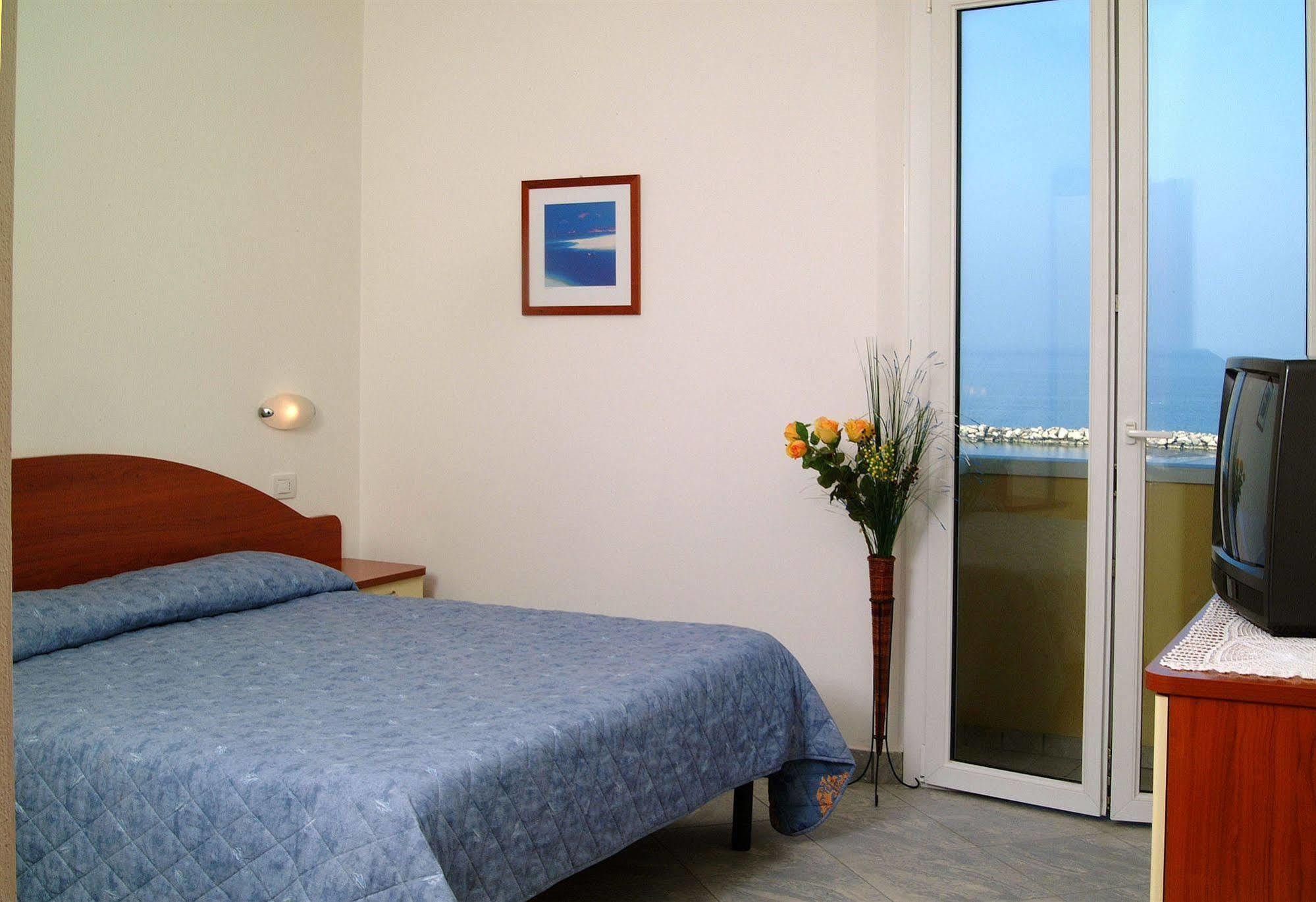 Residence Algarve Римини Экстерьер фото