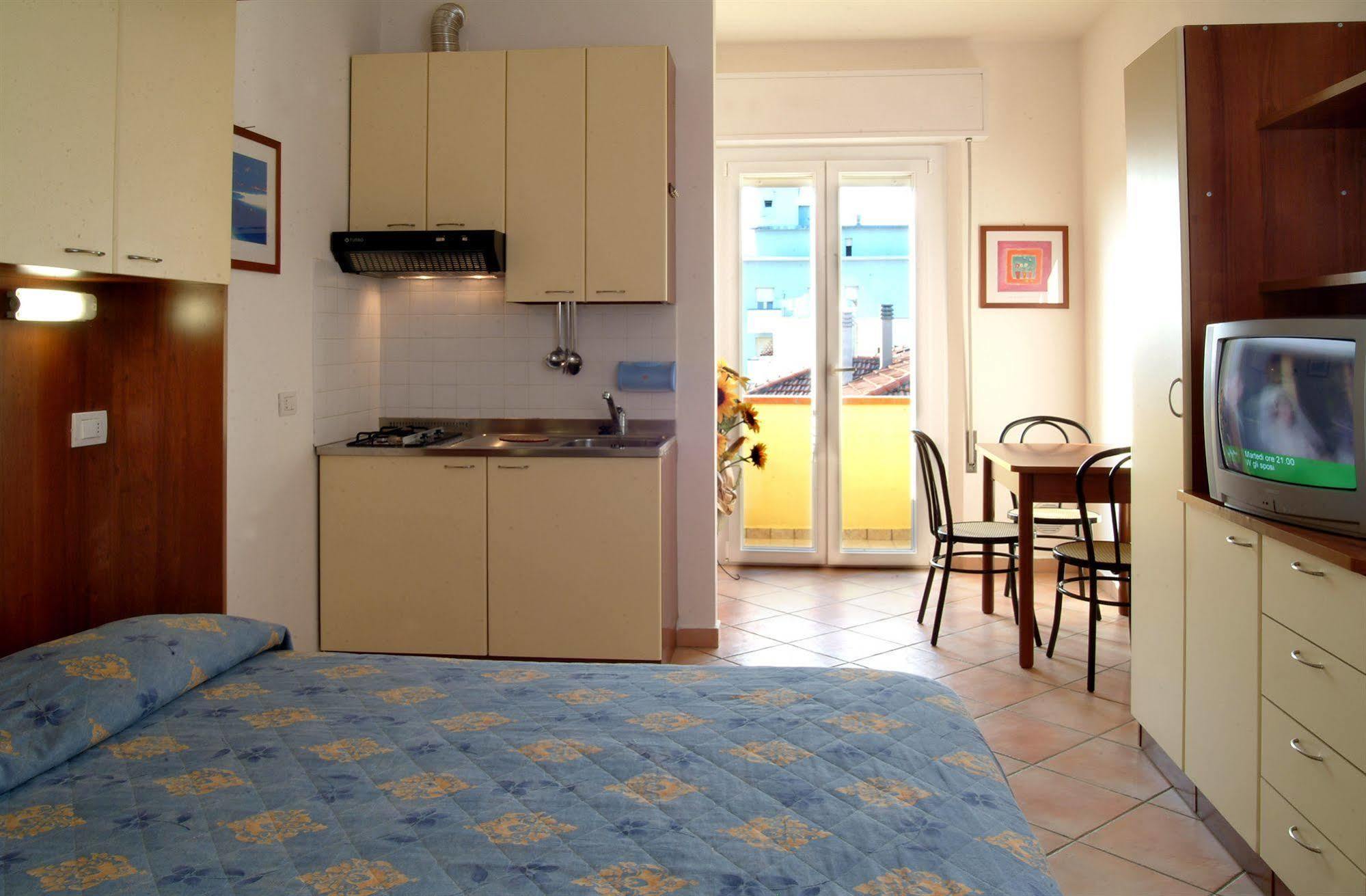 Residence Algarve Римини Экстерьер фото