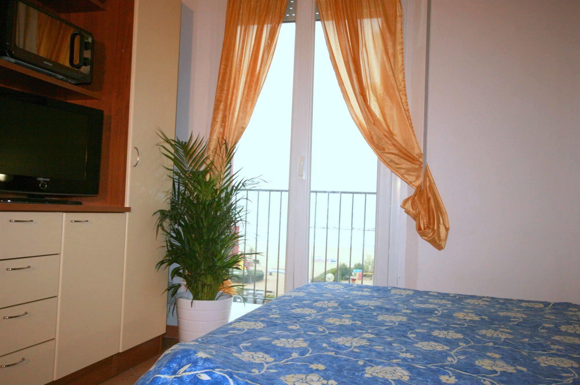 Residence Algarve Римини Экстерьер фото