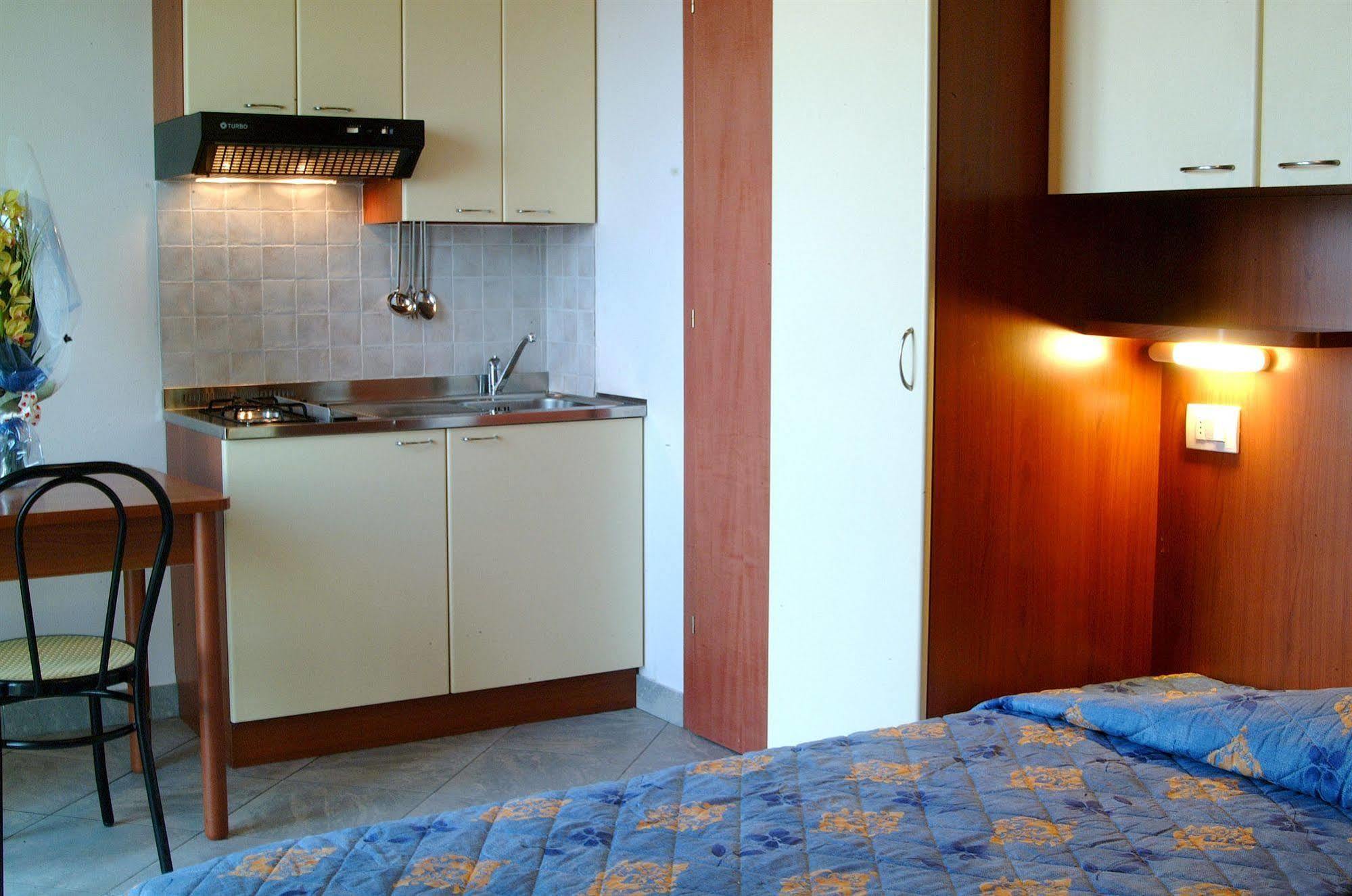 Residence Algarve Римини Экстерьер фото