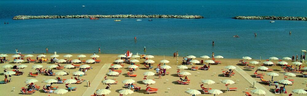 Residence Algarve Римини Экстерьер фото